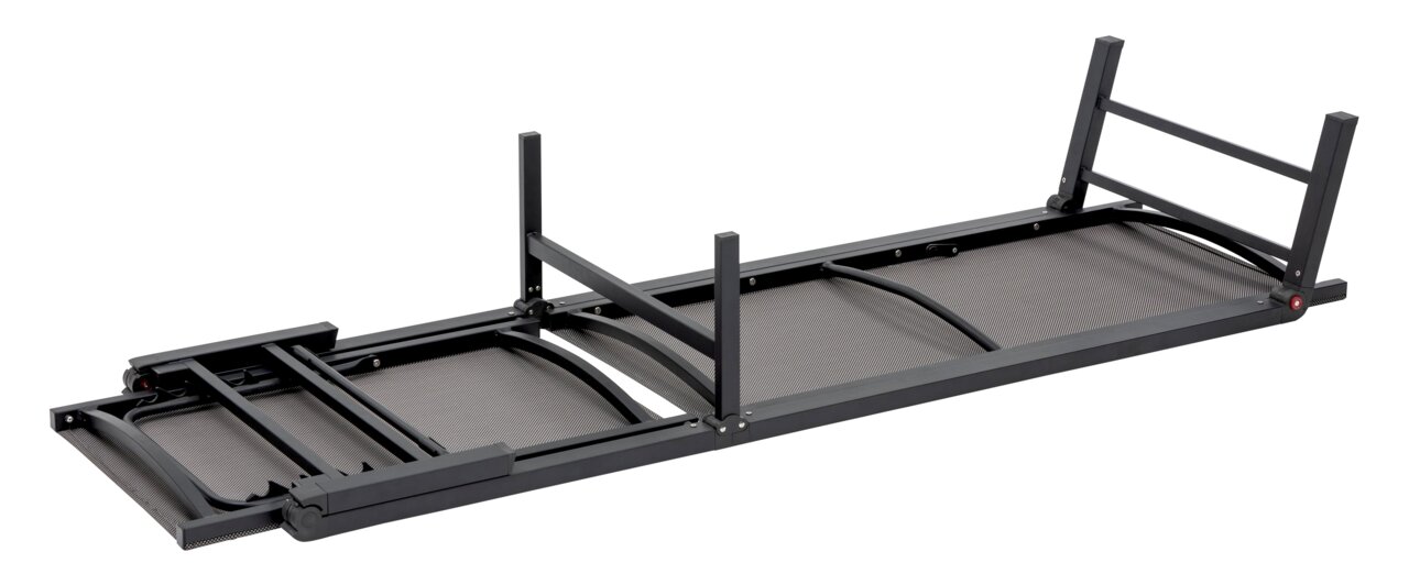 Gartenliege in zusammengeklapptem Zustand, von unten betrachtet.