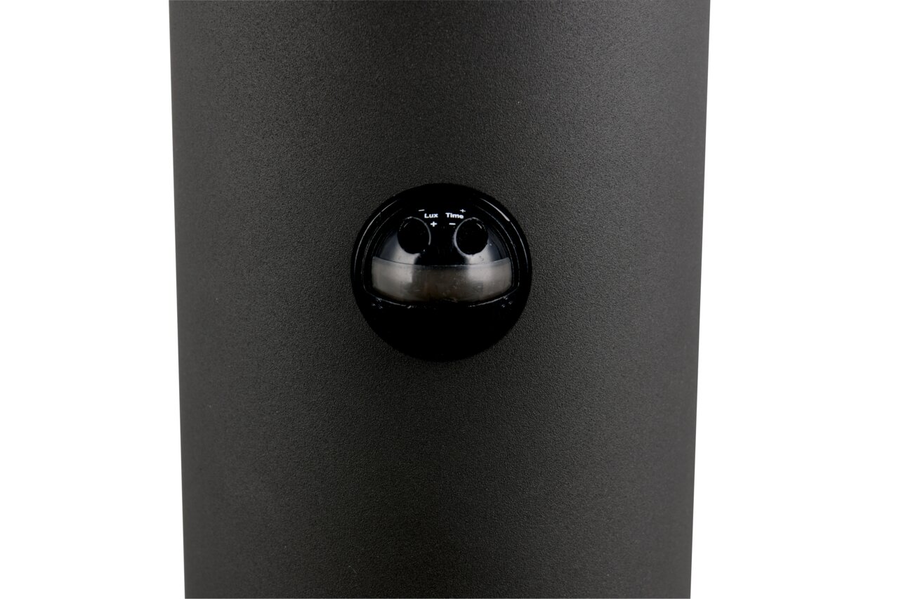 Trio Leuchten LED-Aussen-Bodenleuchte TAGUS Nahaufnahme einer LED-Außen-Bodenleuchte mit schwarzem Gehäuse und Einstellknöpfen für Lux und Zeit.