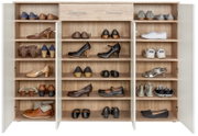 Großer XL-Schuhschrank mit offenen Türen, gefüllt mit verschiedenen Schuhen, aus der Frontalperspektive.