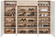 Großer XL-Schuhschrank mit offenen Türen, gefüllt mit verschiedenen Schuhen, aus der Frontalperspektive.