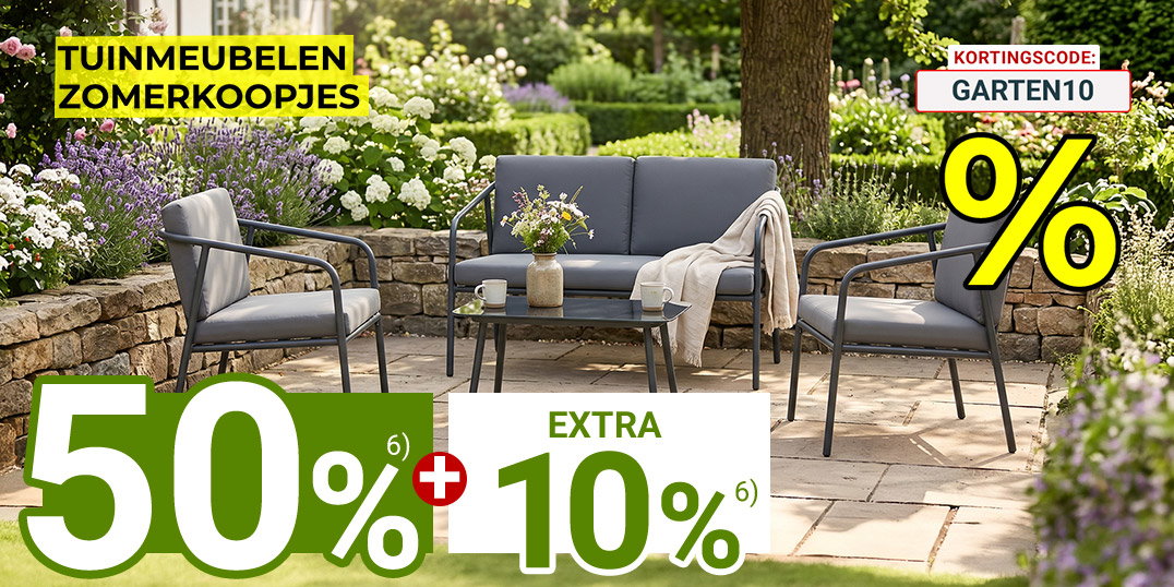 Tuinloungeset met bank, stoelen en tafel op zonnig terras, gepromoot als zomerkoopje.