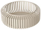 Moderne, runde Schale aus beigem Metall mit vertikalen Streben, seitliche Perspektive.