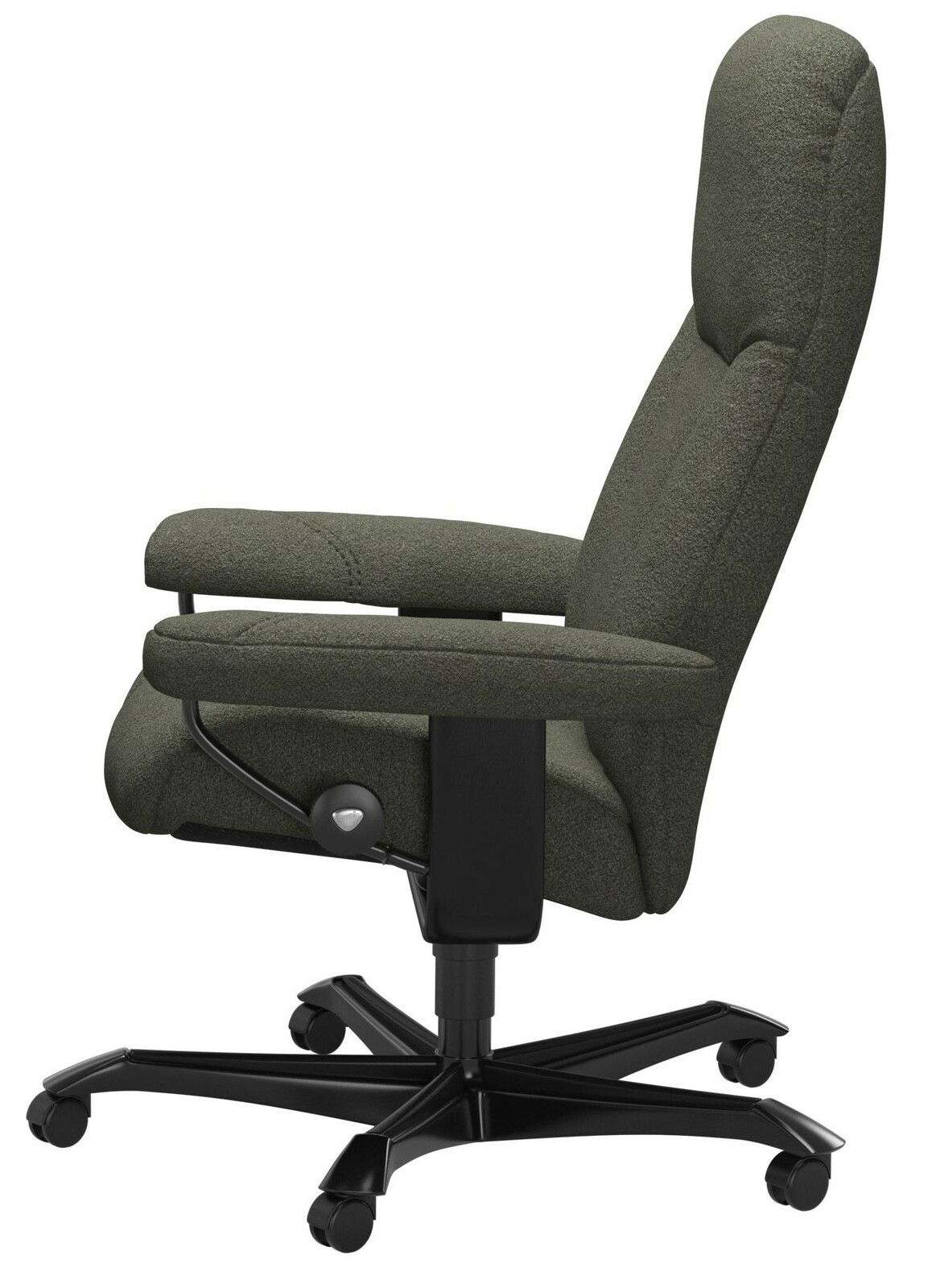 Seitenansicht eines grünen Chefsessels mit gepolstertem Sitz und Rückenlehne, auf einem schwarzen Drehfuß mit Rollen.