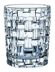 Nahaufnahme eines Kristallglases mit geflochtenem Muster, frontal betrachtet.