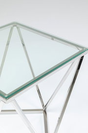 Moderner Beistelltisch mit Glasplatte und verchromtem Metallgestell, Perspektive von oben.