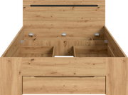 Holzbettgestell in Eichenoptik mit hohem Kopfteil, integriertem Stauraum und großer Schublade, Ansicht von vorne leicht von oben in geöffnetem Zustand