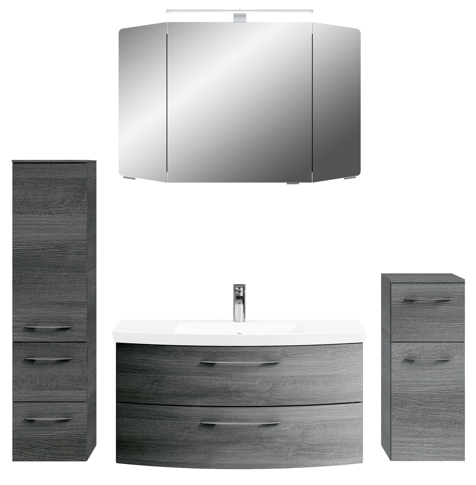 Moderne Badkombination in grauer Holzoptik mit Spiegelschrank, Waschbeckenunterschrank und zwei Hochschränken, frontal betrachtet.