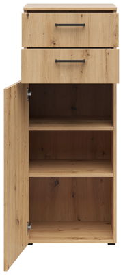 Holzkommode mit zwei Schubladen und einer offenen Tür, die den Innenraum mit zwei Regalböden zeigt, aus frontaler Perspektive.