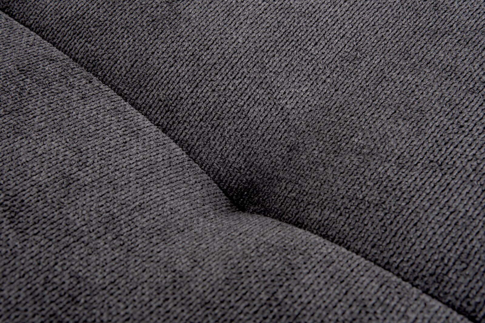 Nahaufnahme der grauen Stoffstruktur der Hockerbank FELLINI II, zeigt die Textur und Detailansicht des Materials.