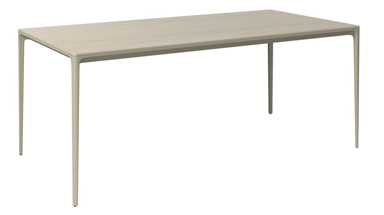 Dieter Knoll Gartentisch PATAGONA BEIGE Moderner rechteckiger Gartentisch aus hellem Holz mit schlanken Metallbeinen, seitliche Perspektive