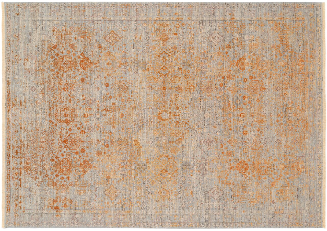 Vogelperspektive auf einen Designer-Teppich mit einem komplexen Muster in Orange- und Grautönen.
