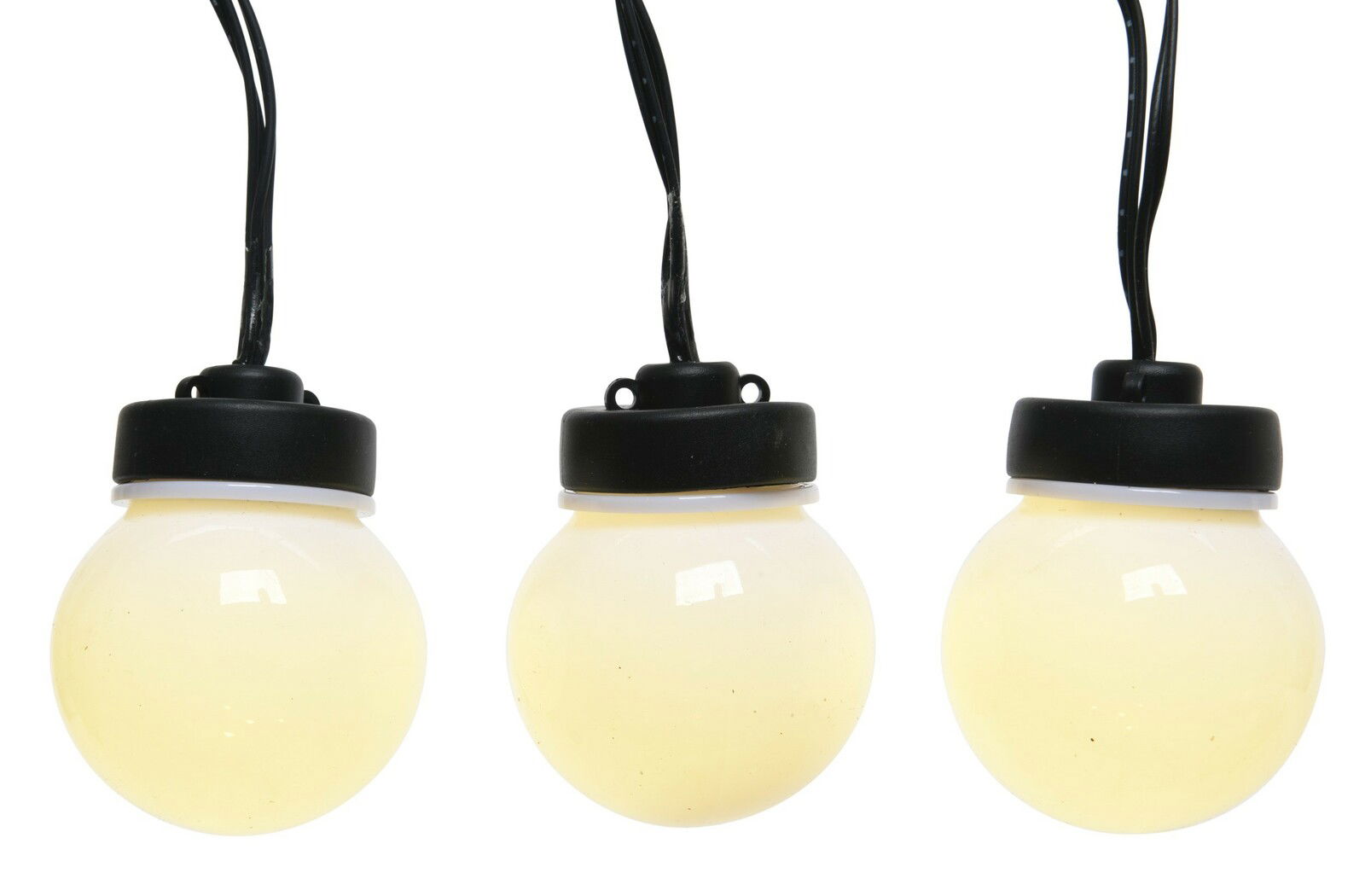 Drei runde, hängende Außenleuchten mit schwarzem Sockel und warmweißem Licht, frontal betrachtet.