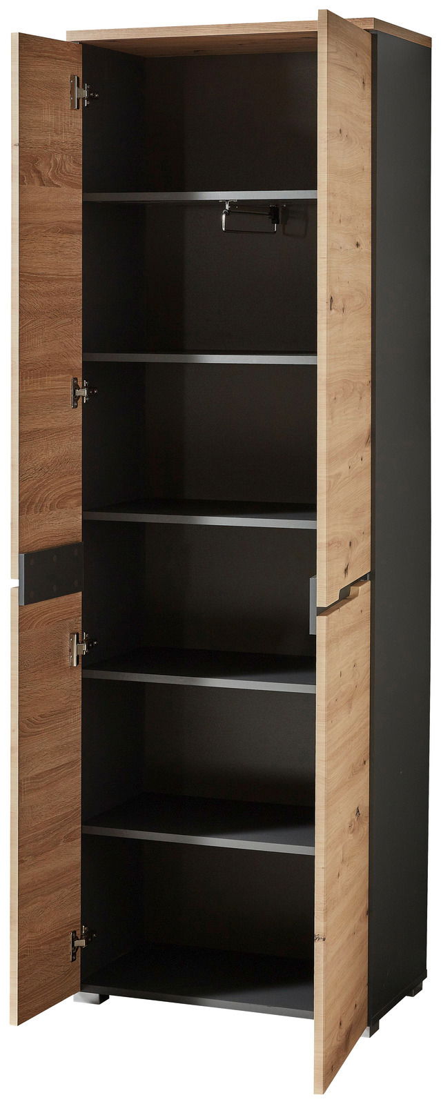 Offener Garderobenschrank mit Holztüren und mehreren Regalböden, Perspektive von vorne.