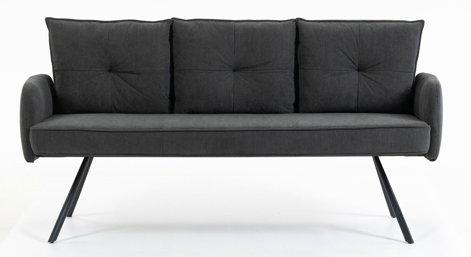 Dreisitzer-Bank in dunklem Stoff, frontal fotografiert, mit gepolsterten Armlehnen und schrägen Metallbeinen.