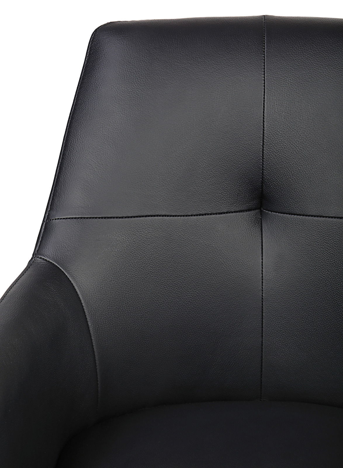 Nahaufnahme eines schwarzen Armlehnstuhls aus Leder, Vorderansicht