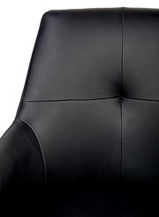 Nahaufnahme eines schwarzen Armlehnstuhls aus Leder, Vorderansicht