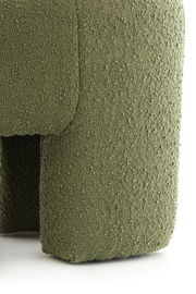 Nahaufnahme eines grünen Sitzpuffs mit texturierter Oberfläche, seitliche Perspektive