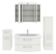 Badezimmermöbel-Set in Weiß, bestehend aus einem Spiegelschrank mit offenen Türen, einem Waschbeckenunterschrank mit zwei Schubladen, einem hohen Schrank mit drei Fächern und einem kleinen Schrank mit zwei Fächern, frontal betrachtet.