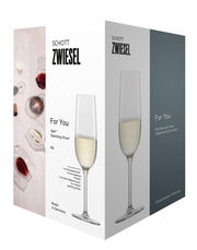Verpackung des Sektglas 'For You' 4er Sets von Schott Zwiesel, mit Abbildung eines gefüllten Sektglases und der Aufschrift 'Den Moment feiern'. Perspektive: Schräg von vorne.