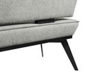 Nahaufnahme einer modernen Eckbank mit grauem Stoffbezug und schwarzen Metallbeinen, seitliche Perspektive.