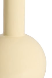 Close-up van een crèmekleurige lampvoet met een glad oppervlak.