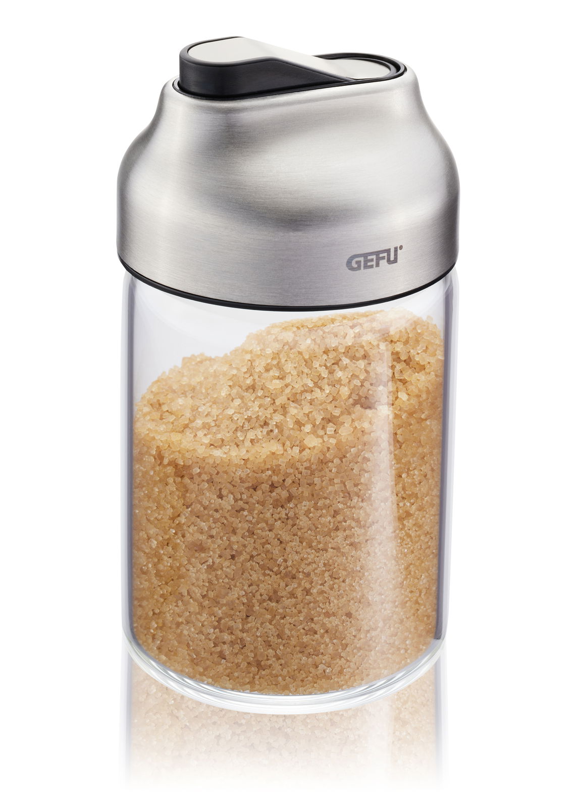 Zucker- oder Milchdosierer aus Glas und Edelstahl, gefüllt mit braunem Zucker, seitliche Perspektive