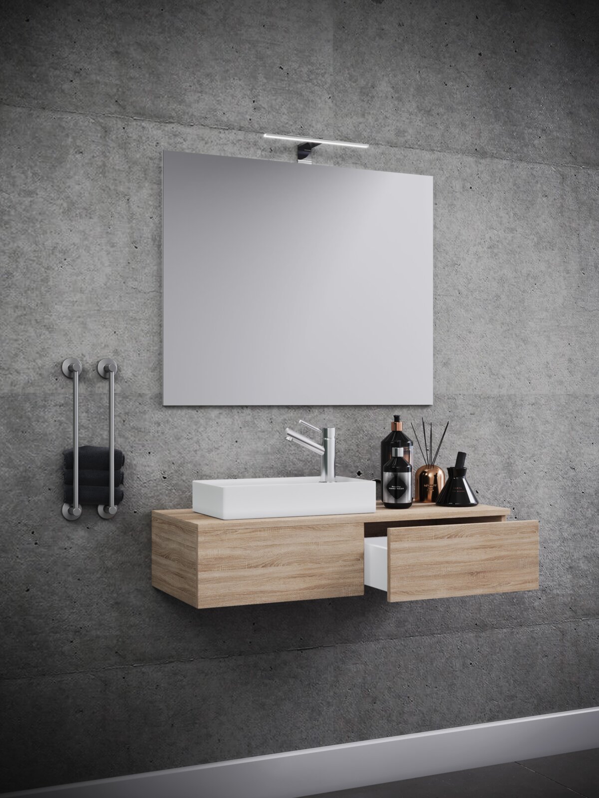 Modernes, wandhängendes Badmöbel-Set in Holzoptik mit rechteckigem Aufsatzwaschbecken, großem Spiegel und schmaler LED-Spiegelleuchte; eine Schublade ist geöffnet, Ansicht frontal leicht von oben.