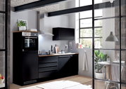 Moderne schwarze Küchenzeile mit Backofen, Herd und Dunstabzugshaube, seitliche Perspektive