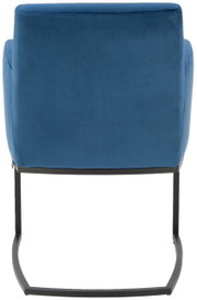 Achterkant van een blauwe zweefstoel met een zwart metalen frame.