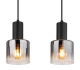 Moderne Hängeleuchte mit schwarzem Gehäuse und transparentem Glas, seitliche Perspektive