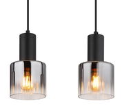 Moderne Hängeleuchte mit schwarzem Gehäuse und transparentem Glas, seitliche Perspektive