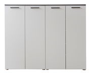 Frontansicht eines weißen Mehrzweckschranks mit vier Türen und schwarzen Griffen.
