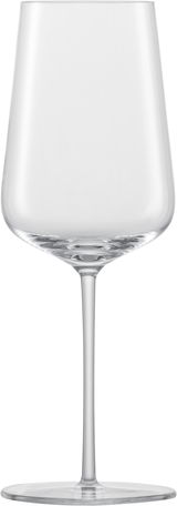 Chardonnayglas aus klarem Glas, frontal fotografiert