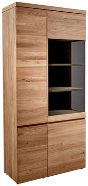 Holzvitrine mit Glastür und Regalböden, seitliche Perspektive