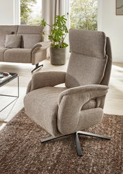 Bequemer Fernsehsessel in modernem Design mit drehbarem Fuß, seitlicher Perspektive.