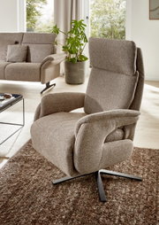 Comfortabele tv-fauteuil in modern design met draaivoet, gezien vanaf de zijkant.