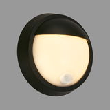 Runde, schwarze Akku-Außenwandleuchte mit warmweißem Licht und integriertem Bewegungssensor, seitliche Perspektive