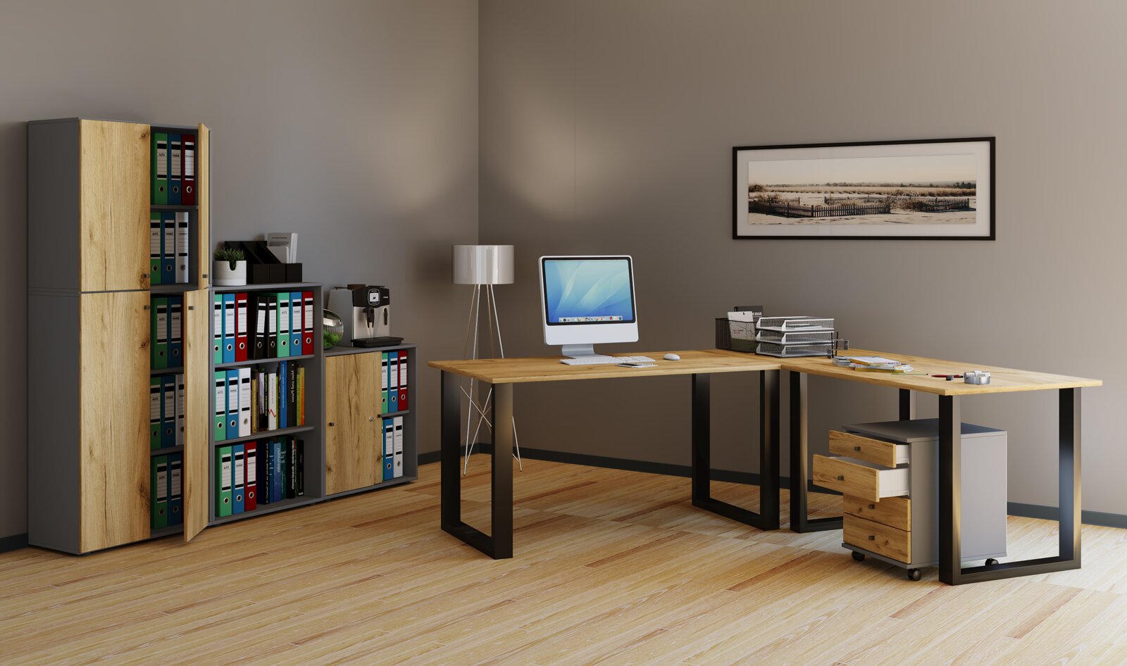 Modernes Büro mit L-förmigem Schreibtisch aus Holz und schwarzem Metallgestell, Rollcontainer und Aktenschrank mit Ordnern, Perspektive: frontale Ansicht leicht von links
