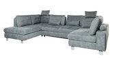 Graues Ecksofa in U-Form mit mehreren Kissen, Perspektive von vorne rechts