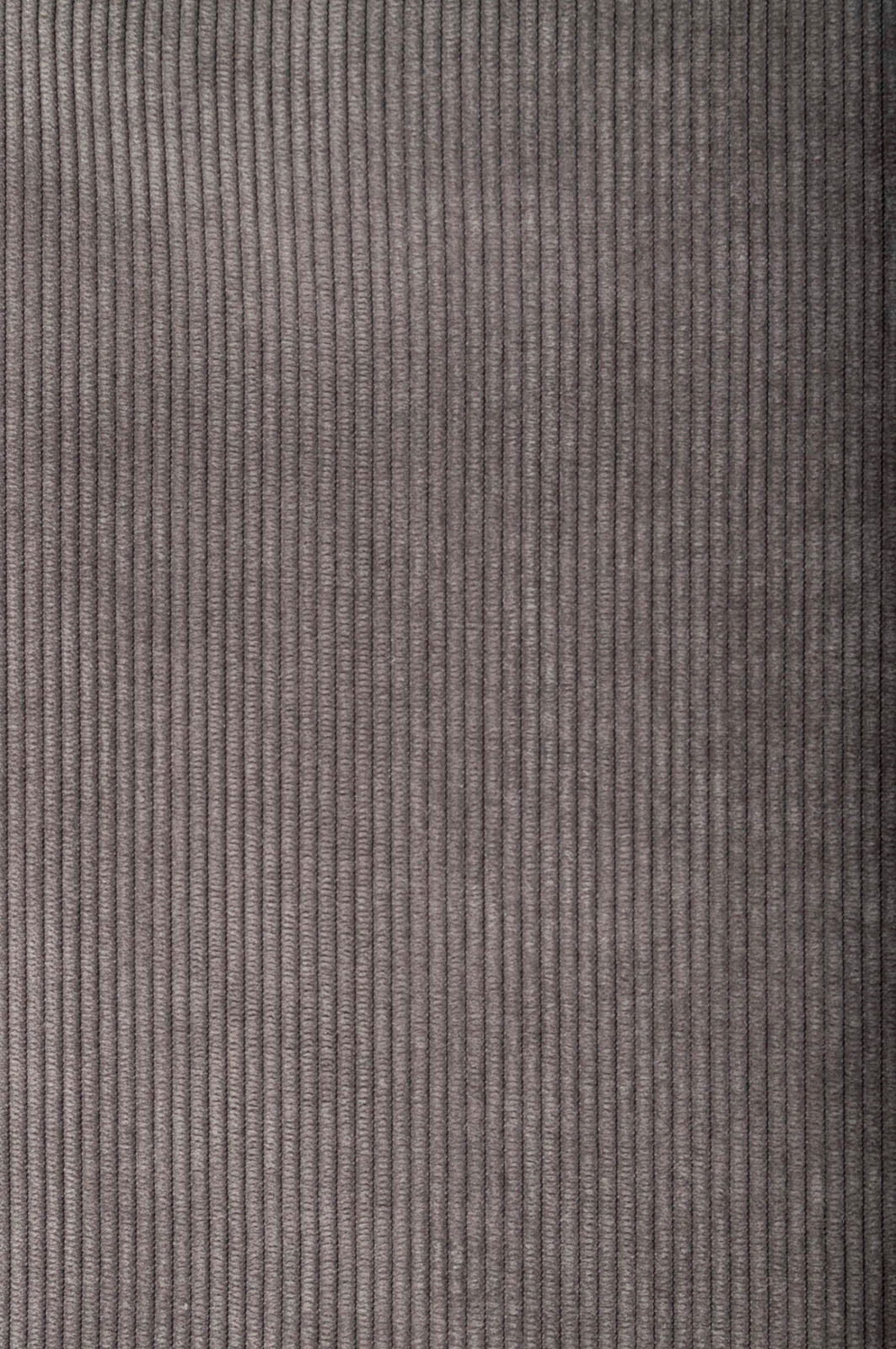 Nahaufnahme eines grauen, gerippten Stoffes in vertikaler Perspektive