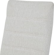 Weiße, rechteckige Stoff- oder Vliesmatte mit abgerundeten Ecken und feiner Struktur, frontal von oben fotografiert.