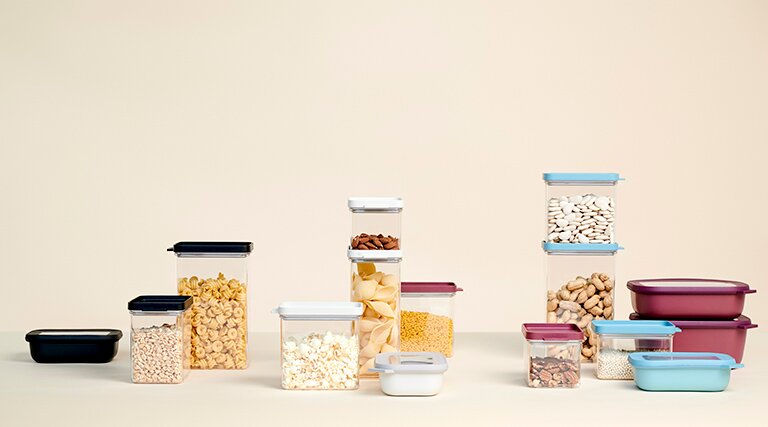 Mepal Multischüssel Vivid Mauve CIRQULA Verschiedene rechteckige und runde Mepal Multischüsseln der Serie CIRQULA in verschiedenen Farben, darunter Vivid Mauve, aus einer frontalen Perspektive fotografiert.