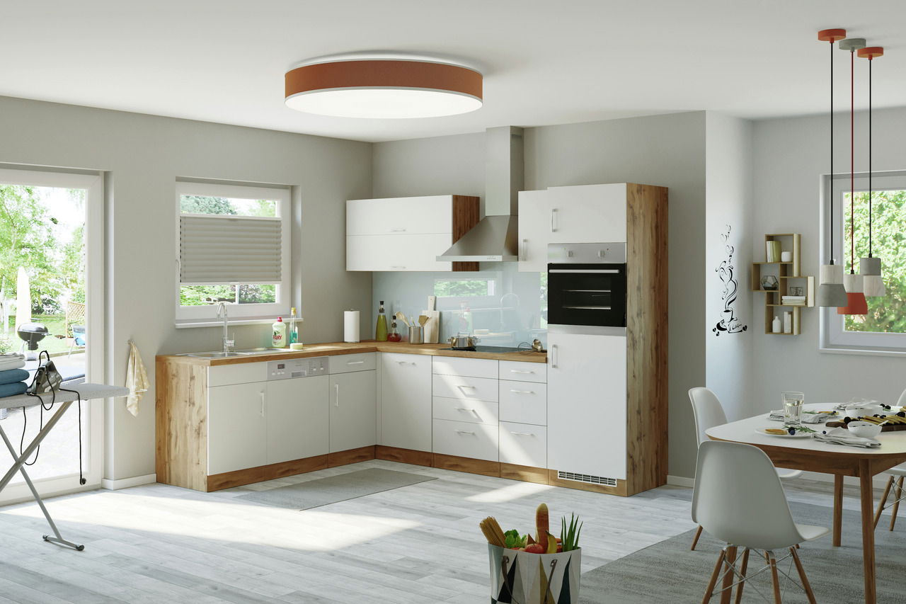 Held Möbel Eck-Küchenzeile SORRENTO Moderne Eck-Küchenzeile in Holzoptik mit weißen Fronten, Blick von der Seite auf die Küche mit integriertem Herd und Dunstabzugshaube.