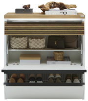 Hängeschuhschrank mit LED-Beleuchtung, frontal fotografiert, zeigt offene Fächer mit Schuhen, Körben und Dekorationen auf der Oberseite.