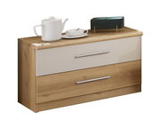 Nachtschrank aus Holz mit zwei Schubladen, dekoriert mit Teekanne und Tasse, seitliche Perspektive