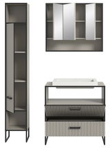 Moderne Badkombination mit Hochschrank, Spiegelschrank und Waschtisch in Frontansicht