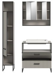 Moderne Badkombination mit Hochschrank, Spiegelschrank und Waschtisch in Frontansicht