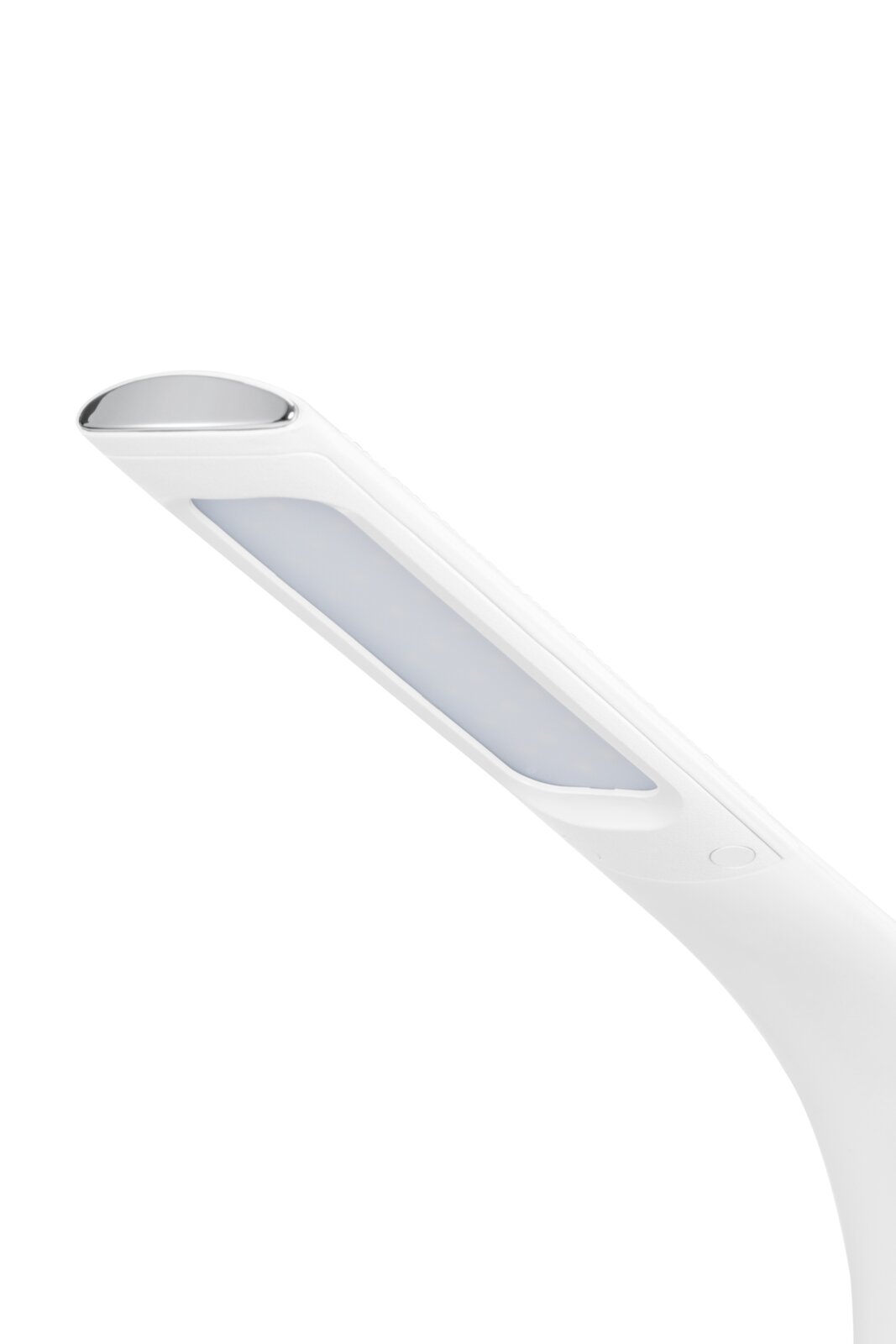 Close-up van een moderne witte led-bureaulamp met een slank ontwerp, gezien vanaf de zijkant