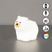Akku-Nachtlicht in Form eines sitzenden Eisbären, seitliche Perspektive, mit USB-Anschluss und RGBW-Farbwechsel.