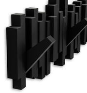 Schwarze Wandgarderobe mit modernem, geometrischem Design, seitliche Perspektive